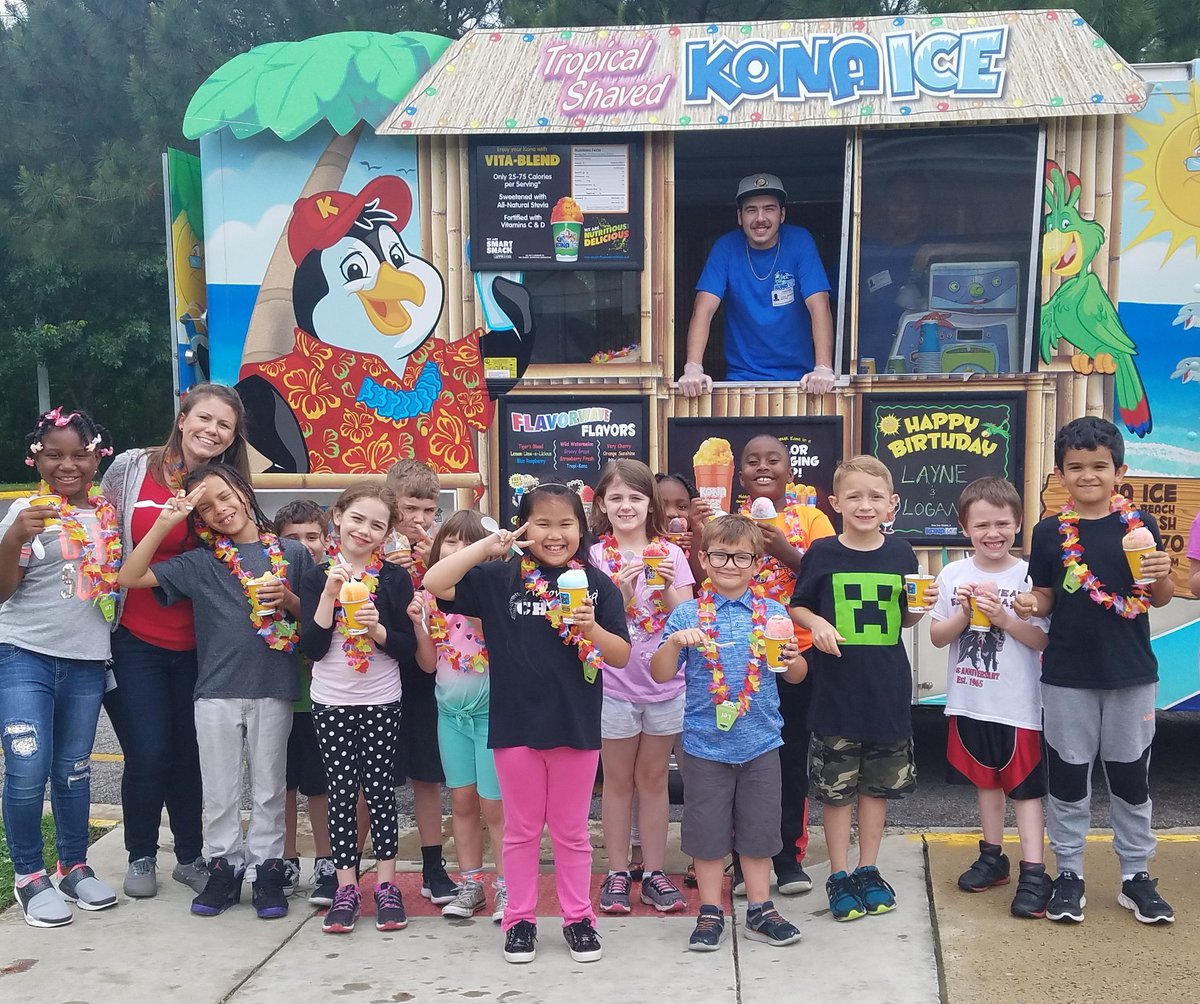 1stGradeFun_AES's tweet image. Thank you @KonaIceVABeach for the #VBAmazing classroom party today! My students and I were so excited to see your truck pull up!!! #WeAreVBSchools @ArrowheadES @BeachSupe @VAeducatorRJW
