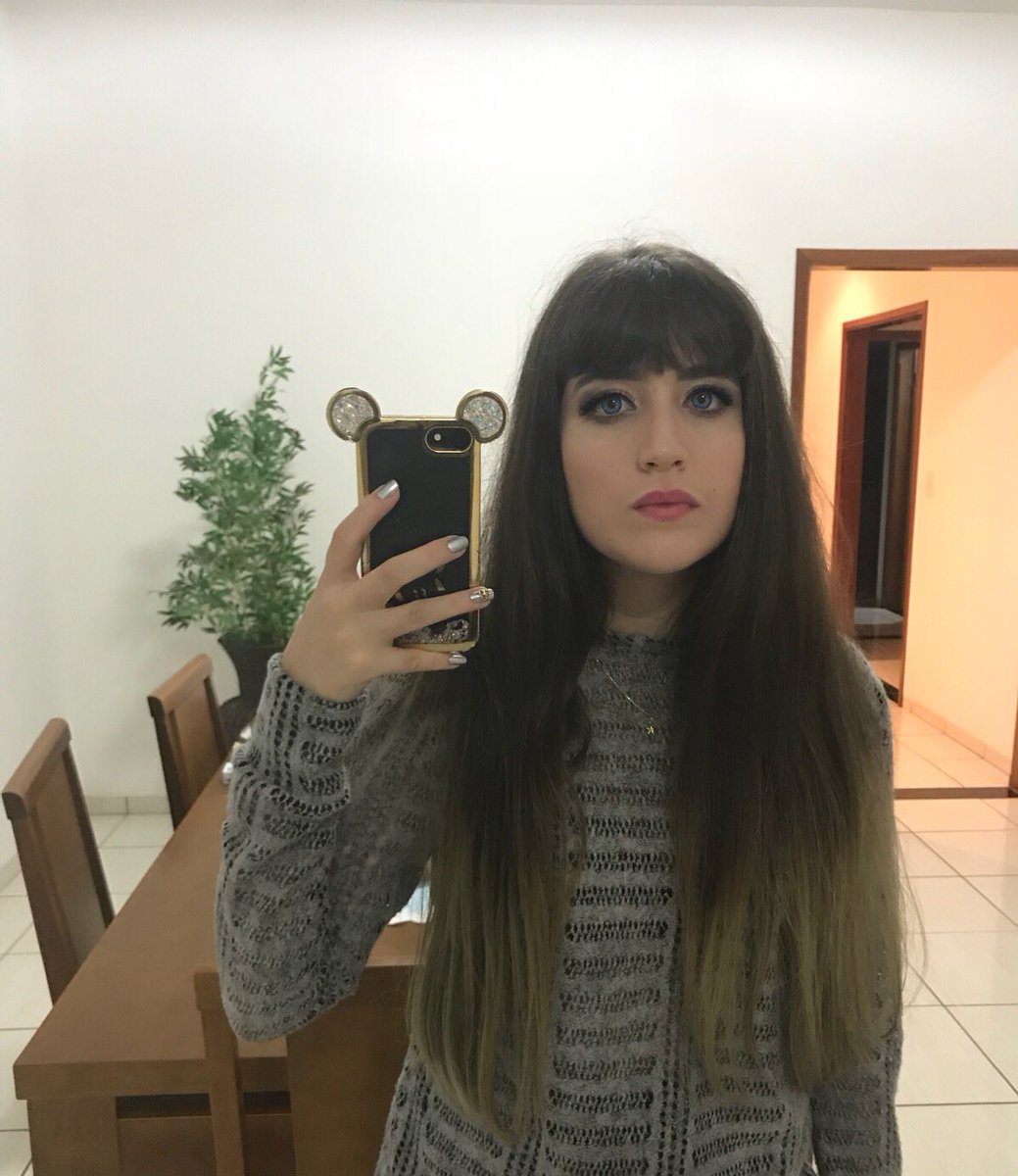 EmmaAbadeer's tweet photo. Já assistiu o vídeo novo? https://t.co/SMHgEATiPt 🙃 #emma #youtube #youtuber #SemanaDoCalango #meme #sdv #rt #follobackforfolloback https://t.co/itXI0uaaH2