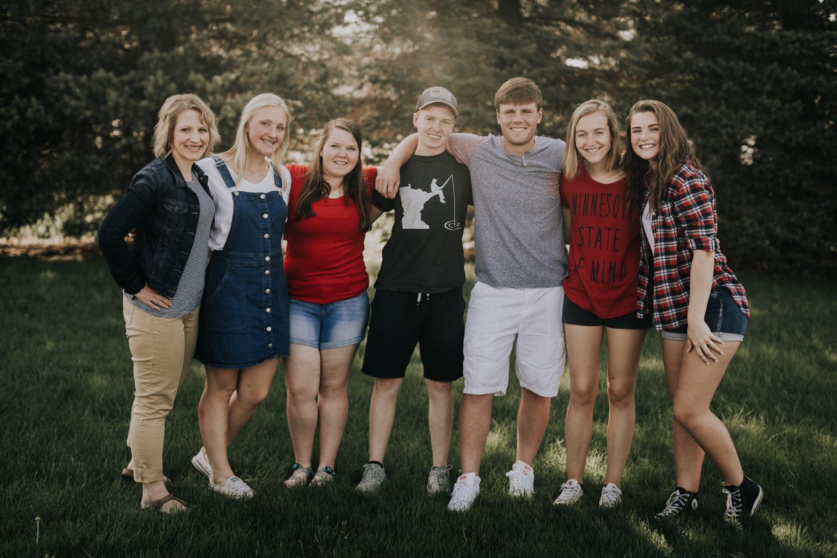 Frau_Larson's tweet photo. In twenty days, our GAPP group leaves for Germany! @erikahartphotography @GAPP_Exchanges #litch465 #lhsgapp2018 https://t.co/gf3g9sEagu