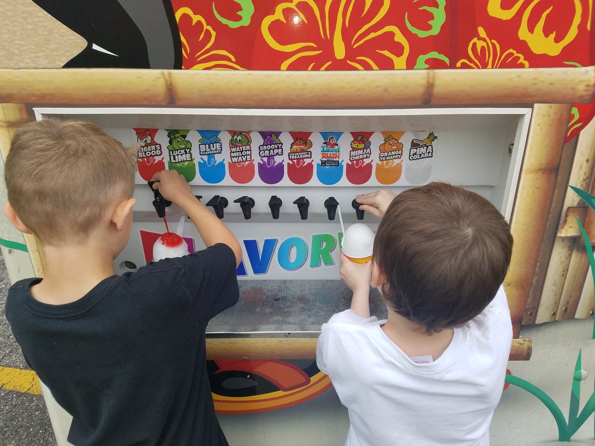 1stGradeFun_AES's tweet image. Thank you @KonaIceVABeach for the #VBAmazing classroom party today! My students and I were so excited to see your truck pull up!!! #WeAreVBSchools @ArrowheadES @BeachSupe @VAeducatorRJW