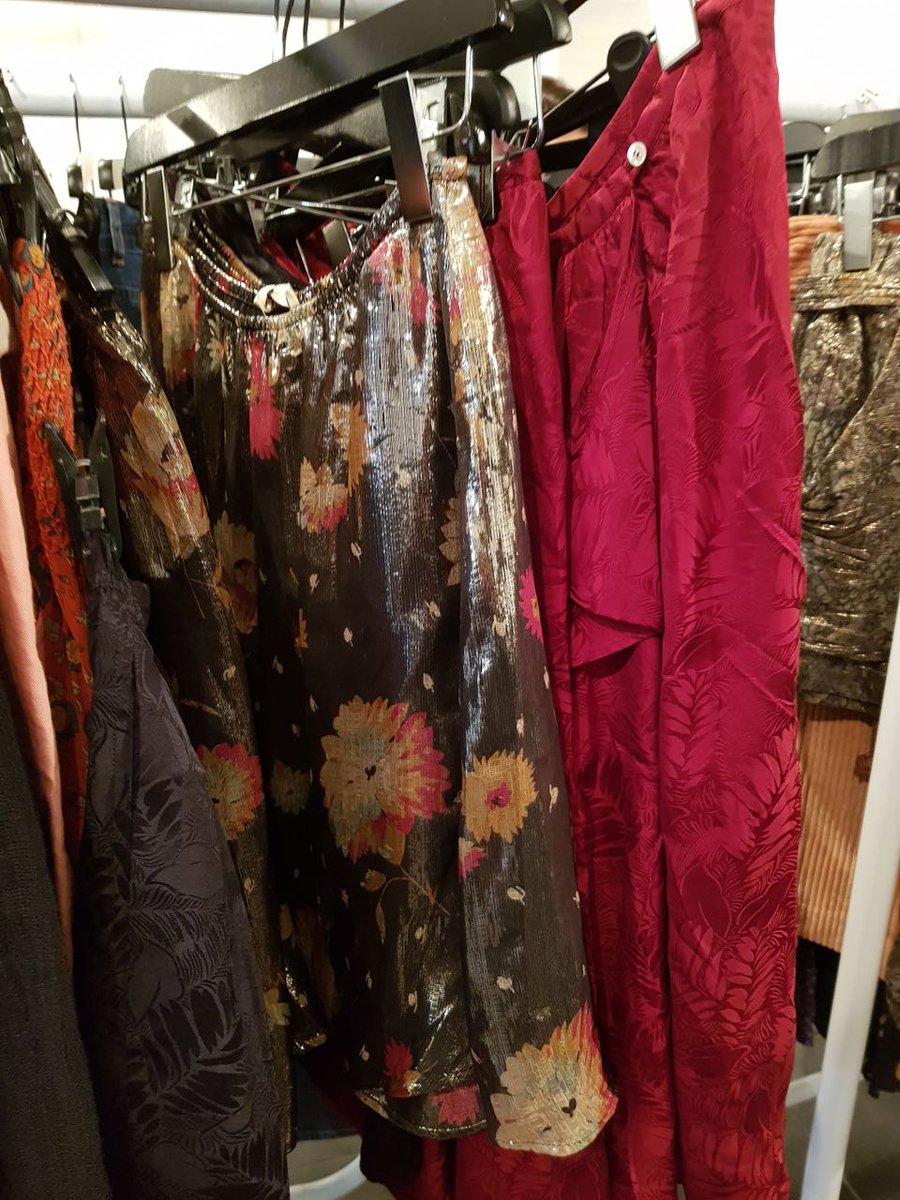 SampleSalesLdn's tweet photo. Who's going to the Isabel Marant &amp; APC sample sale? For a peek inside including prices read our review here, https://t.co/np8UmgUuGP https://t.co/XhbV4LtVKW