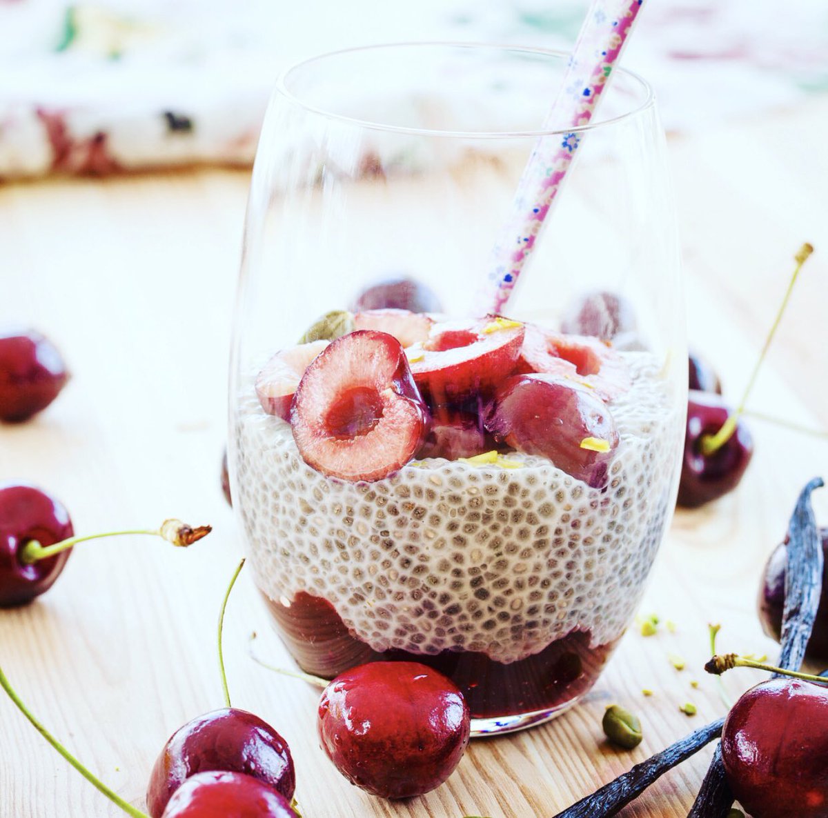SuzanneBiscotti's tweet photo. What’s for #breakfast ?! #eatclean #love #recipes #nutrition #healthyeats #vivaomm #vegan #beautiful #delicious #yum https://t.co/44kVPwkmtC https://t.co/0iS7W5fFD3
