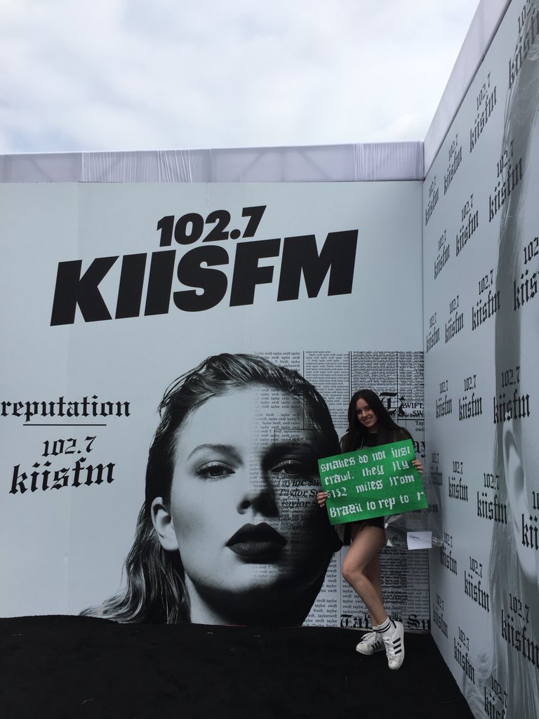 giuzita's tweet image. #kissfm #repTourPasadena #LatinSwiftiesOnRepTour @taylorswift13 @taylornation13 @TSOfficialMerch
