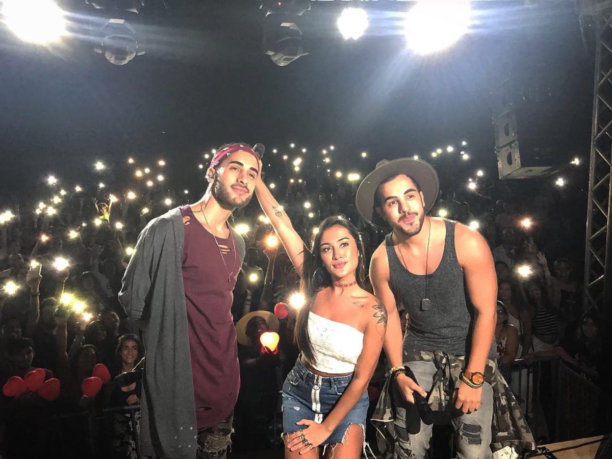 é incrível ver o crescimento da nossa banda, desse sonho que dividimos com tantas pessoas, escritório, gravadora, amigos, família e fãs que fazem parte da nossa vida, estamos curtindo cada etapa, levando nossa mensagem de positividade cada vez mais longe, que venha o novo álbum!