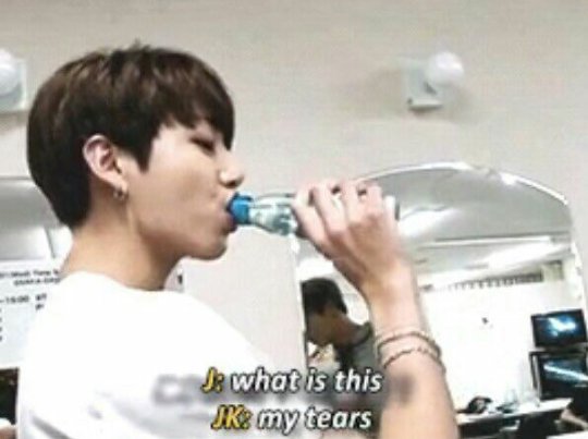 dxddymin's tweet photo. ayer cortaron el wifi porque mi tío no pudo pagarlo, estoy usando datos y la verdad me anda todo lento porque gaste la velocidad para ver el mv de Fake Love pero ahora me re cabe porque quiero votar y voy a tardar mil años por cada tw, fracasada siempre
#iVoteBTSBBMAs @BTS_twt https://t.co/4upaDl9llQ