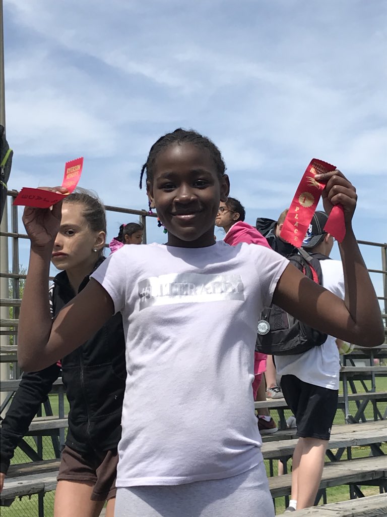 LVolchoff's tweet image. Thanks for a great day @RyersonHeights track and field! @brianjwilson4 you are truly amazing at running this event!! #kidslovedit #coldbutgold