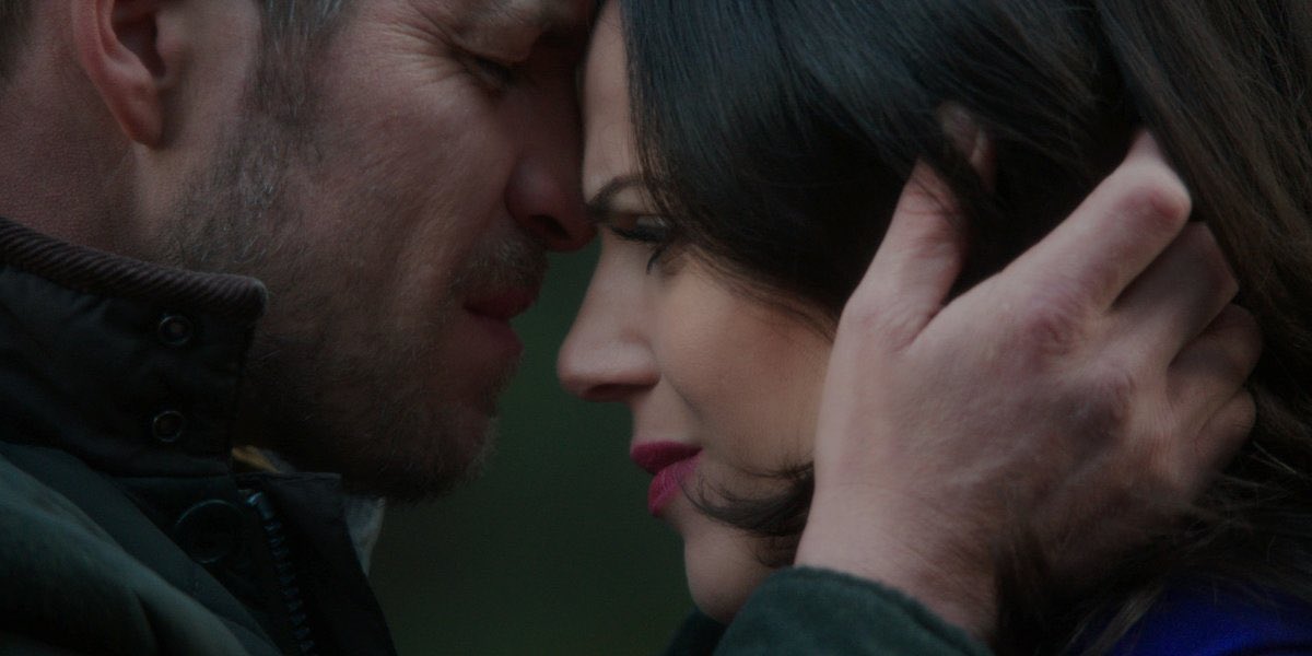 HardestyRae's tweet photo. There will always be #OutlawQueen ❤️. No other love for me..  #Soulmates #TrueLoveStory #ReginaandRobin #AlwaysandForever #OUATForever https://t.co/LPEzst0i43
