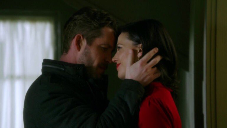 HardestyRae's tweet photo. There will always be #OutlawQueen ❤️. No other love for me..  #Soulmates #TrueLoveStory #ReginaandRobin #AlwaysandForever #OUATForever https://t.co/LPEzst0i43
