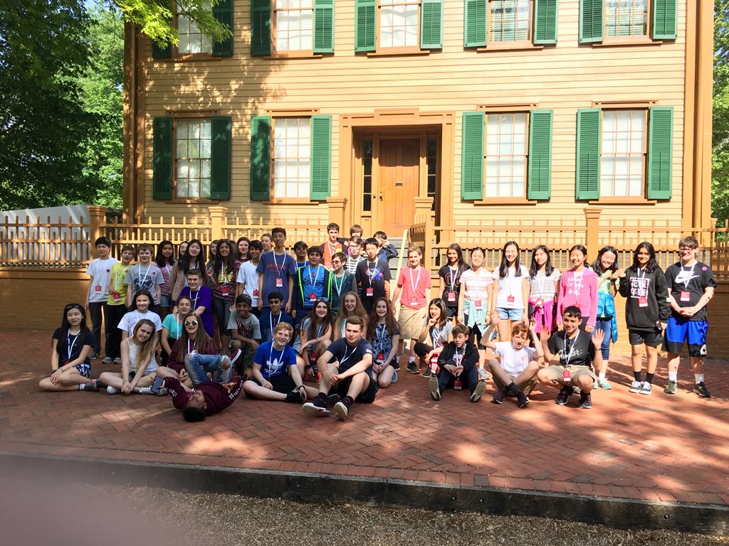 lheller103's tweet photo. Bus 3 taking on Springfield! #engage103 #bus3 #danielwright https://t.co/JCWul5egnJ