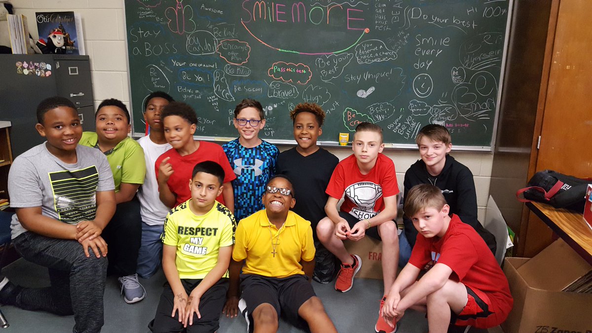 AmyJCox76's tweet photo. These two boys took it upon themselves to make an inspiration board to motivate us for testing.  We have loved adding things to it.  These kids are ready to do an amazing job on their SOL's. I'm so proud of all of them! #SESBees https://t.co/4rA6OEcvHN