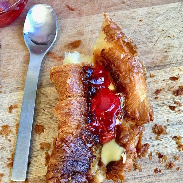 RayMcVinnie's tweet photo. Warm croissants, butter and our homemade guava jelly. #realfood #fadfree #delicious #jam #jelly #guava #breakfast #brunch https://t.co/eyJVS5TRZB https://t.co/CBjBeRKxIe