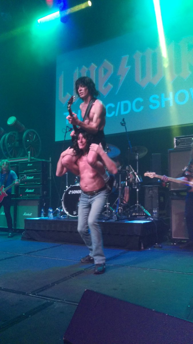 LIVEWIRE - Twitter Search