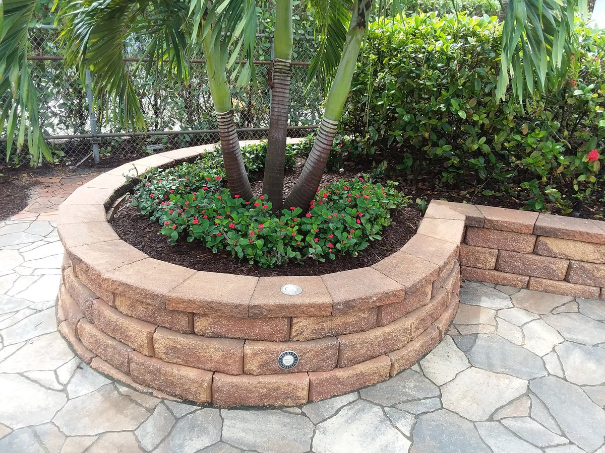 CemexFec's tweet photo. Checking out #oldcastle #coastalpavers awesome paver display in #riviera #palmbeach @oldcastle @OldcastlePrecst #paversolutions #TimeToBuild #backyardsolutions #lawnideas https://t.co/i8CkWVgJ2D