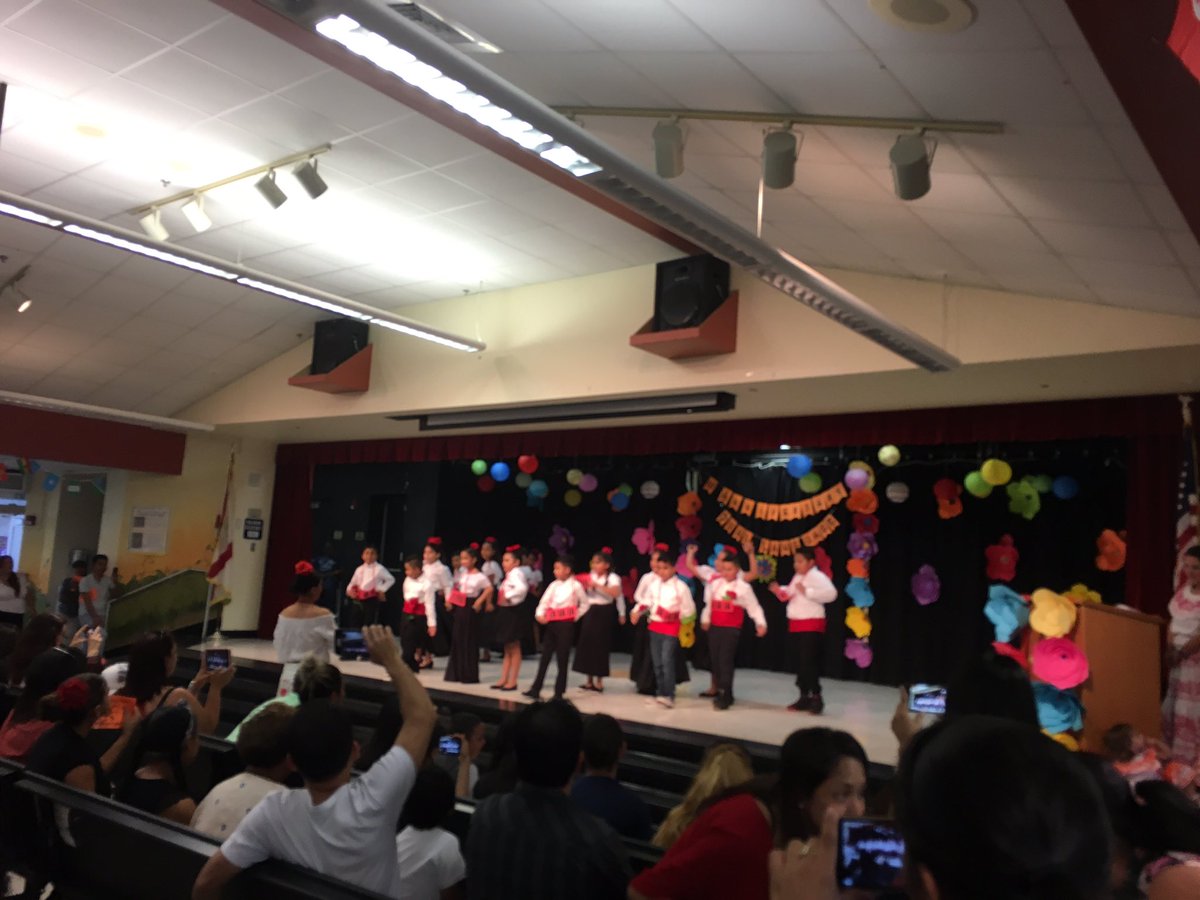 CarolinaTAbreu's tweet photo. Great parent turnout to celebrate culture @LibertyParkEl 10th Anniversary #DLschool @dahily_gonzalez @EsolPbc @lisa_capra #DLcoachpbc https://t.co/bzTtYl5t9m