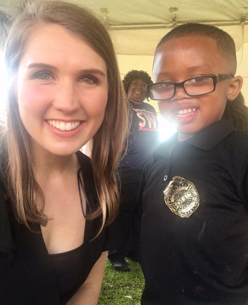 Oh goodness. Trey says he's wearing a badge like Ofc. Billa because he was a hero. 😭
These kids loving on MPD officers tonight warms my ❤️