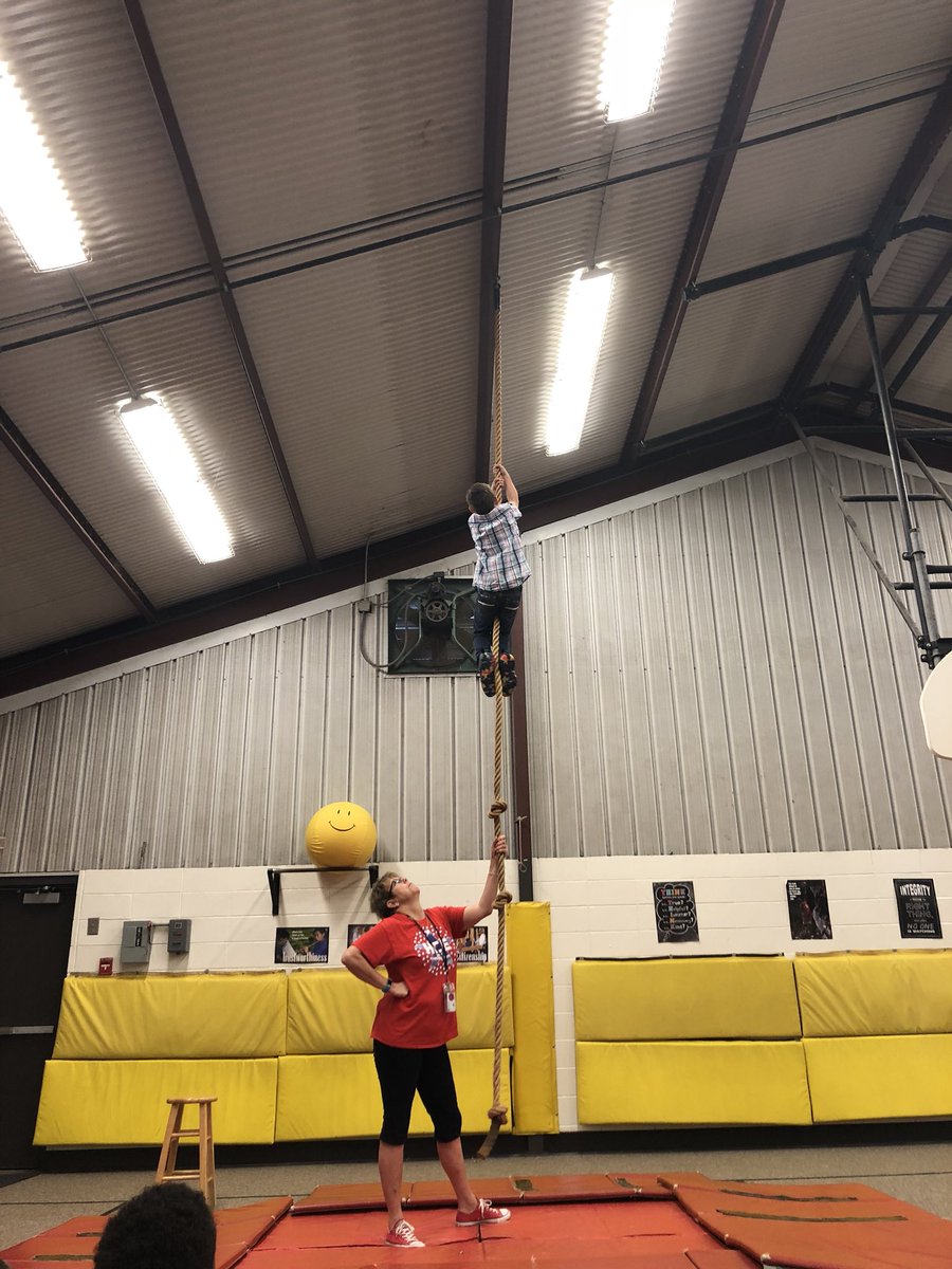 SwagDogs122's tweet photo. When your kiddos ask you to stay at PE with them because they want you to cheer them on and watch them make it to the top on the rope climb, you immediately say yes! #ShowcasingtheirRuffstrength #LovemyRuffRiders https://t.co/PevSUsmKbU