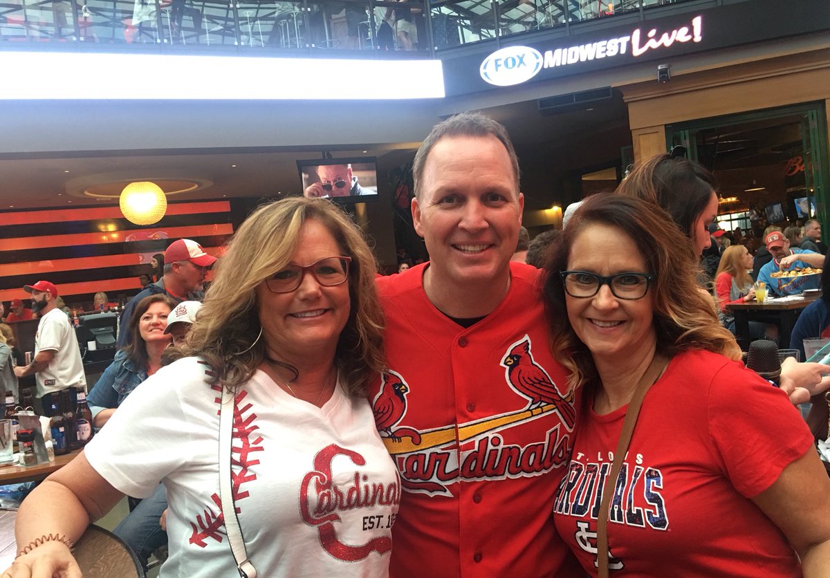 LisaPierce__'s tweet photo. Yea! #InTheLouWithLou
#ToddThomas @Cardinals #Illiniday π§‘β€οΈ https://t.co/0ocdD0PbJV