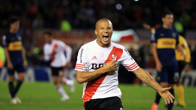 PrimeroRiver's tweet photo. “ME QUEDAN SEIS MESES DE CONTRATO, PERO CHARLARÍA CON RIVER” | Carlos Sánchez, uno de los jugadores emblema en la primera etapa de Gallardo, reconoció que le gustaría volver al Más Grande.
👇👇👇👇👇
Nota completa: https://t.co/zu84oEH7sm https://t.co/RnOJnhgGSL
