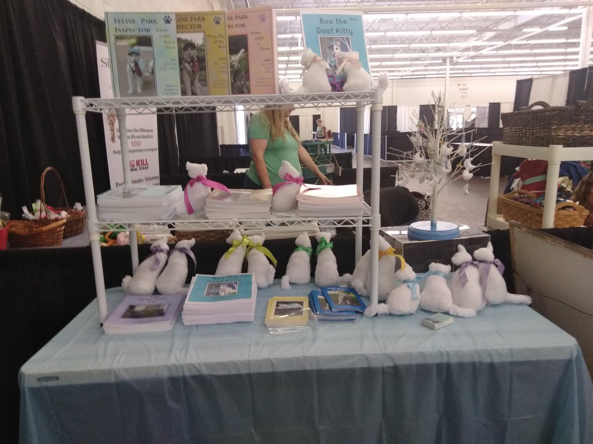 BooTheDeafKitty's tweet photo. Mama is getting it all set up for me. All I have to do tomorrow is show up and watch the excitement.
#dallaspetexpo #boothedeafkitty #dallasmarkethall #dallaspetexpo2018 https://t.co/0mNzZnd0Gt
