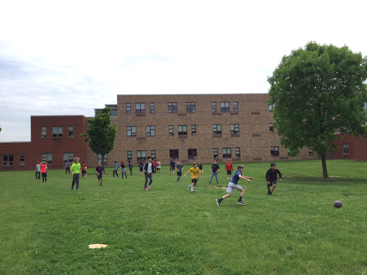 JCorona_EPSD's tweet photo. Our homeroom did a great job at 6th grade kickball today! #CoronasClass https://t.co/y5XHr0anZW