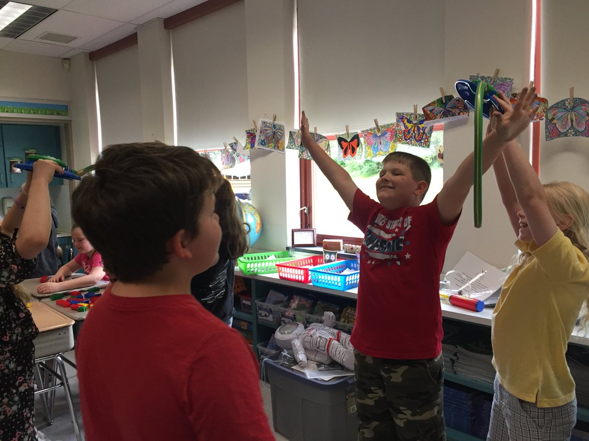 BullskinEle's tweet photo. So much fun in learning with the @CarnegieSciCtr today with #4thgrade #CelebrateCASD https://t.co/n76ZOieGqU