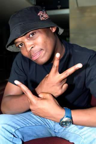 kwaitodiva's tweet photo. #7FridayKwaitoMix12
https://t.co/3uTkjsNZLJ
Tribute to Brown Dash 
1.Puff'n Pass.
2.Guqa.
3.Back 2 Kasie.
4.Vum Vum.
5.Phantsi Komthunzi.
6.Nomalizo.
7.Yizo Yizo.
Salute!!! https://t.co/3W0xvXpt6k