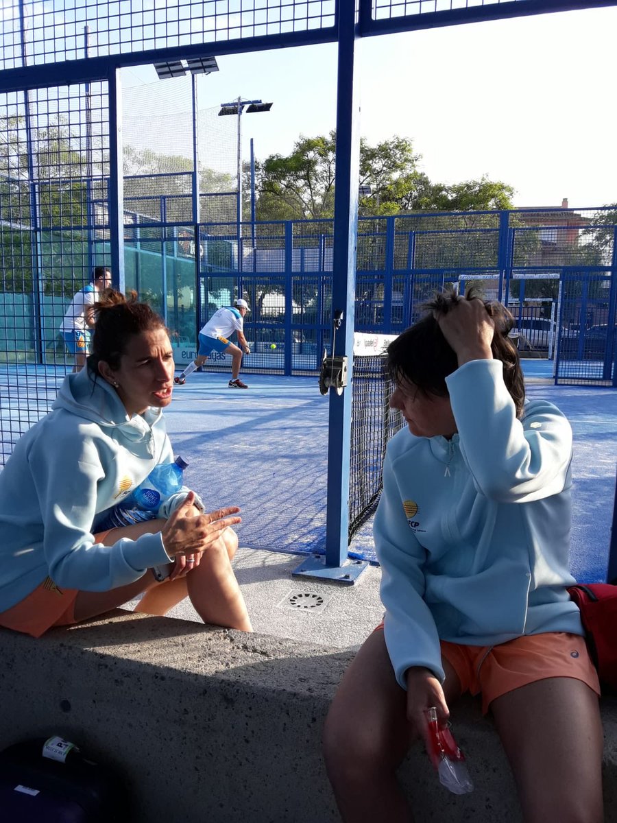 Les nostres noies de la Selecció Femenina Catalana ja estan a Semifinals del #CESSAAVET al guanyar per 4/1 a la selecció d’ <a href="/ArapadelFAP/">Arapadel</a> 
Felicitats noies 👏👏👏
#YesWeCAT