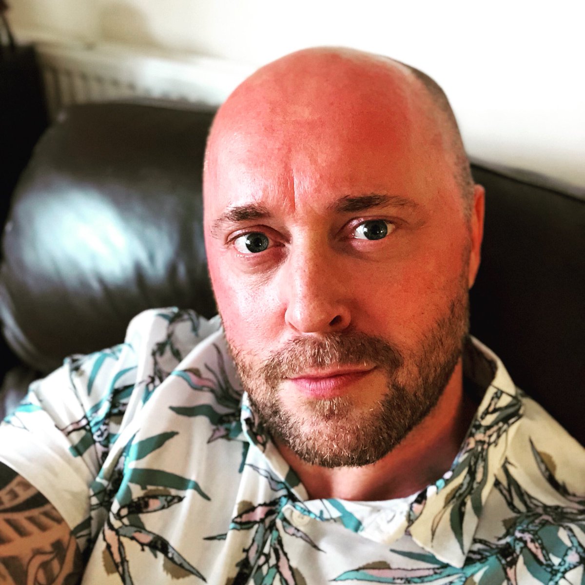 johnnykinch's tweet photo. Think I caught the sun. Looking forward to filming in three very different locations sunday! @nwm_management #actor #actorslife #dreams #boldhead #itv #amazonprime #movies #tvactor #director #casting #castingdirector #actors #english #spotlight #livingthedream #iwillgototheball https://t.co/TdobEA2wMw