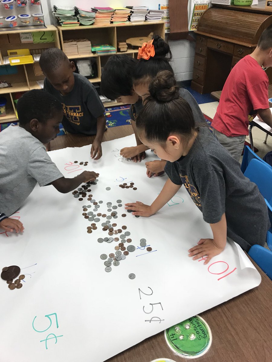 EchevarriaRenay's tweet photo. kinder students learning the value of coins! @NISDOHT #OHTInspired https://t.co/PsL79cLSKP
