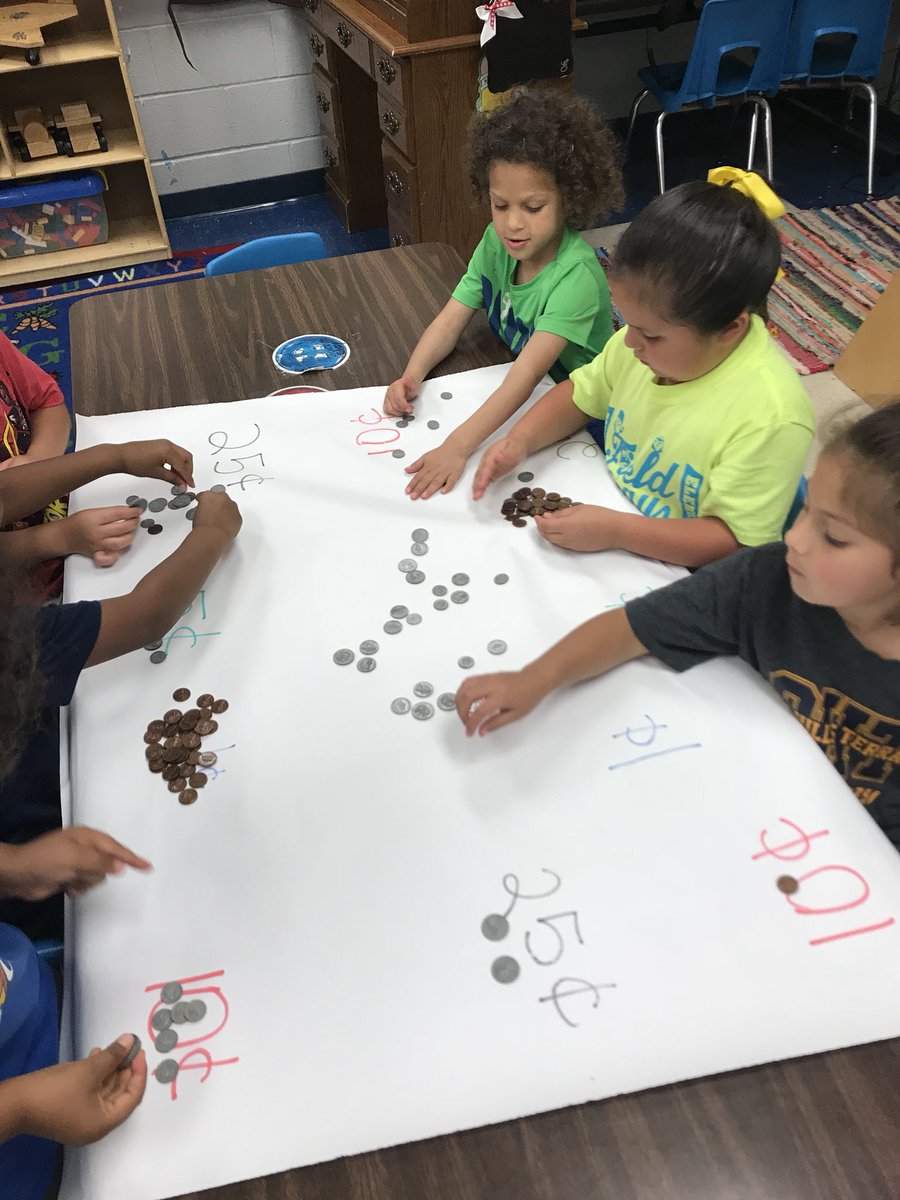EchevarriaRenay's tweet photo. kinder students learning the value of coins! @NISDOHT #OHTInspired https://t.co/PsL79cLSKP