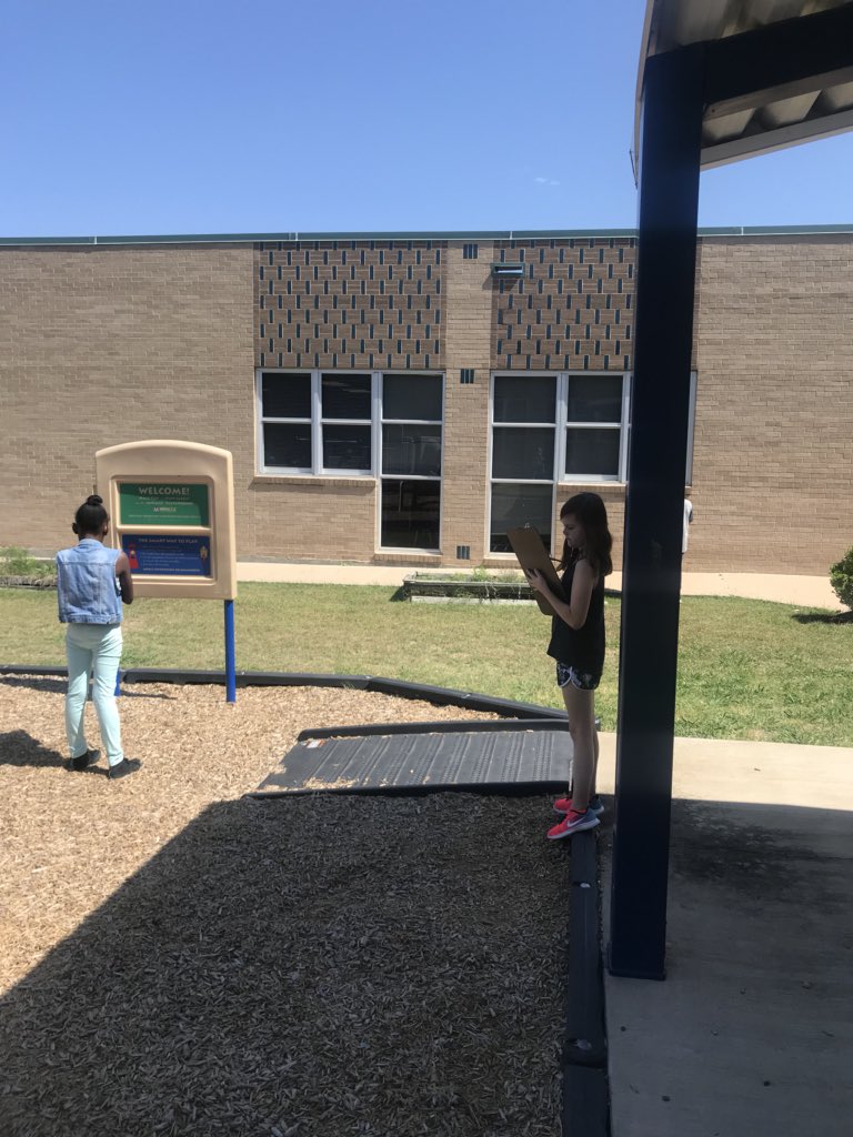 Spiller2ndGrade's tweet photo. Took math outdoors today for a scavenger hunt! #Polserproud https://t.co/oKQutyxDoW