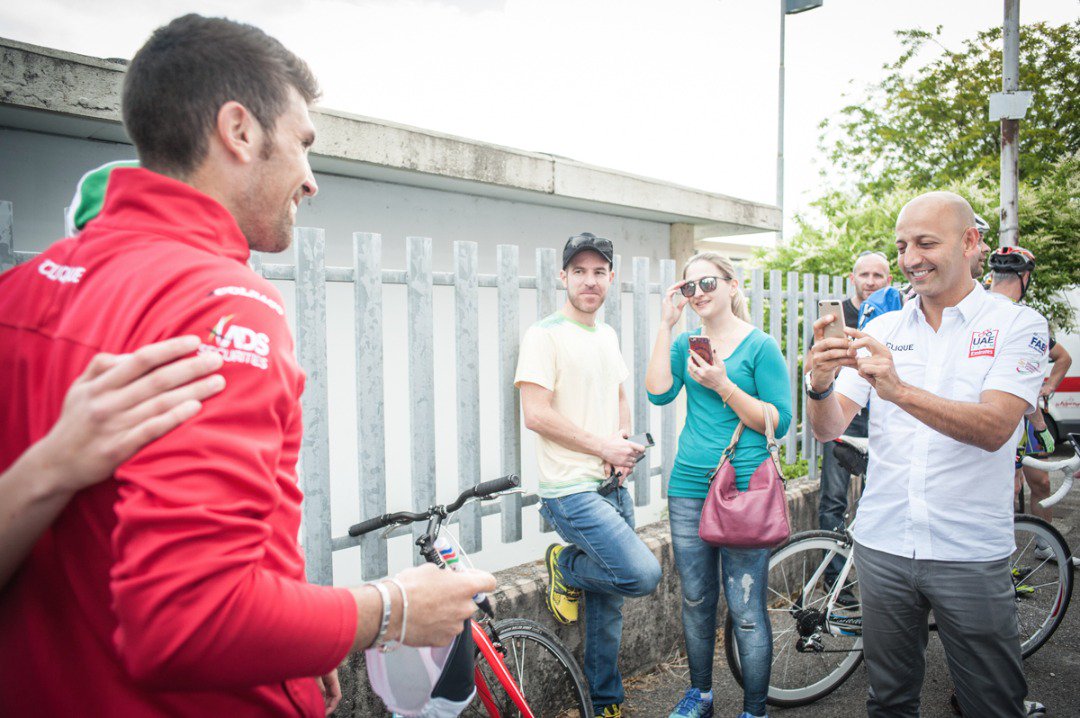 zonacycling's tweet photo. .@Matxin_ y el @TeamUAEAbuDhabi disfrutaron de un momento muy especial al finalizar la etapa 13 del #Giro101. Las imágenes fueron captadas por @7Cycling, compañía de relaciones públicas y agencia de noticias que coopera con las pruebas UCI en China y algunas marcas de ciclismo. https://t.co/qhMU17vCpu