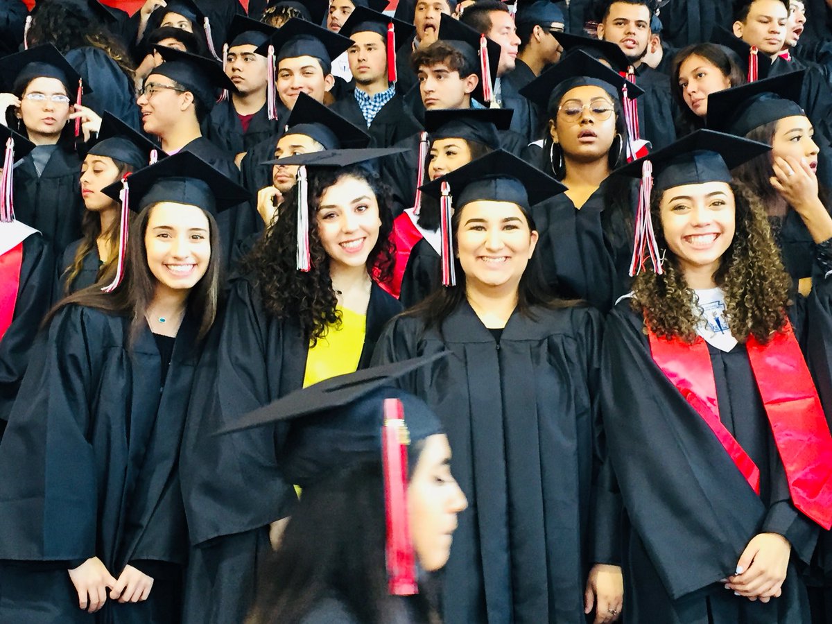 NISDStevensGT's tweet photo. Graduation season underway!! #co2018 #stevensinspired https://t.co/hneUn9YRg7