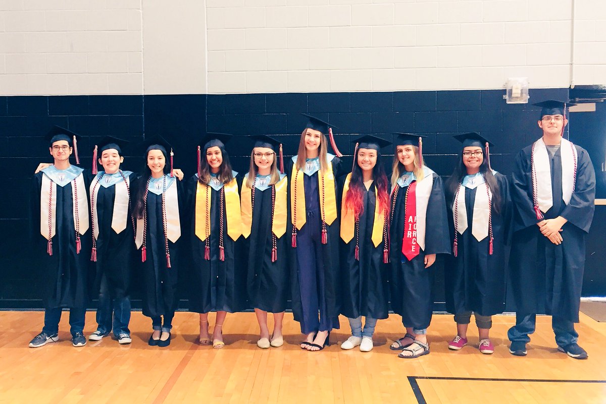 NISDStevensGT's tweet photo. Graduation season underway!! #co2018 #stevensinspired https://t.co/hneUn9YRg7