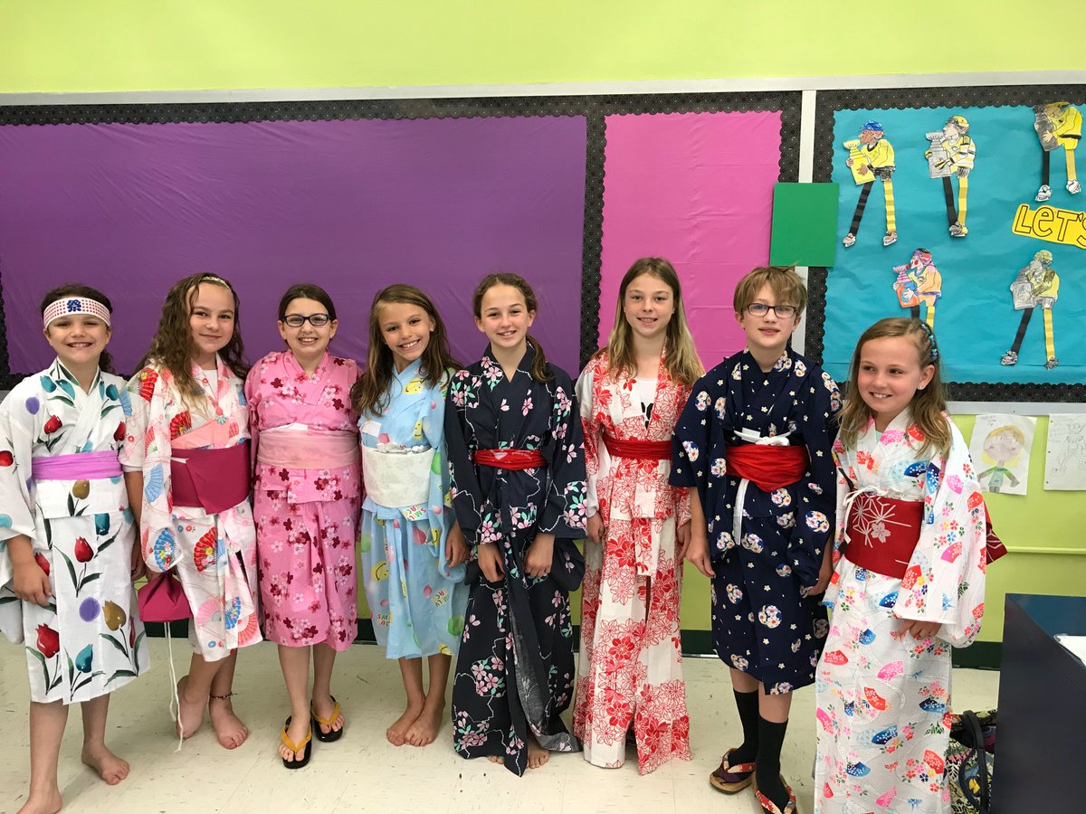 Central4thGrade's tweet photo. We loved learning about Japanese culture today from the Japan-America Society of Pennsylvania! 😊👘🎏 https://t.co/rjbDUx0m39