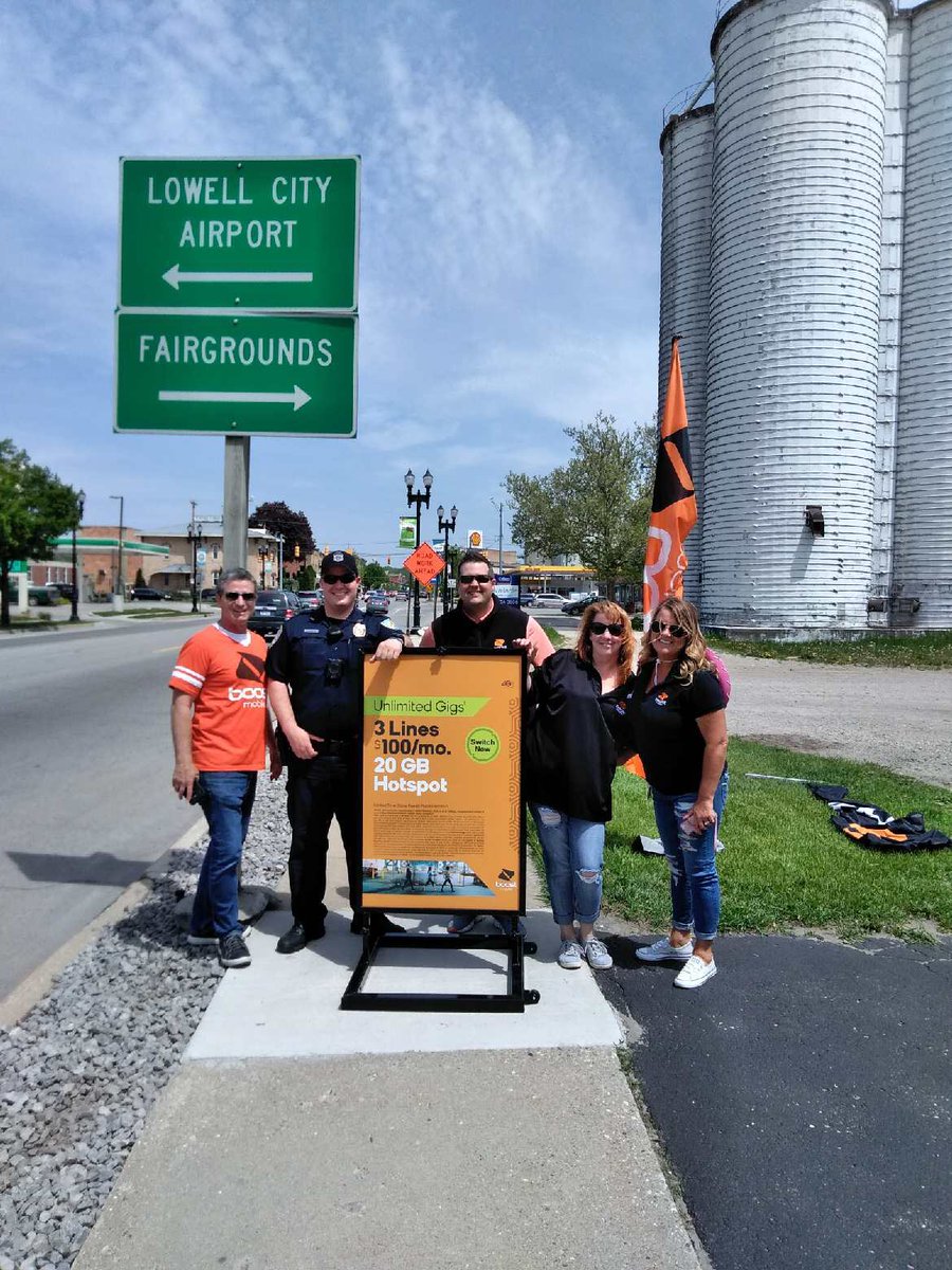 acseekell's tweet image. Local law enforcement tag-teaming #OwningTheMile with Team #PayAndGo ! @ad_wagon @MarcecoMike @airpage2001 @marcecojosh @Dminar68 @MarcecoSales @MarcecoLesly @Kim_Marceco @tonywagner29 @Jeff_Mosbauer