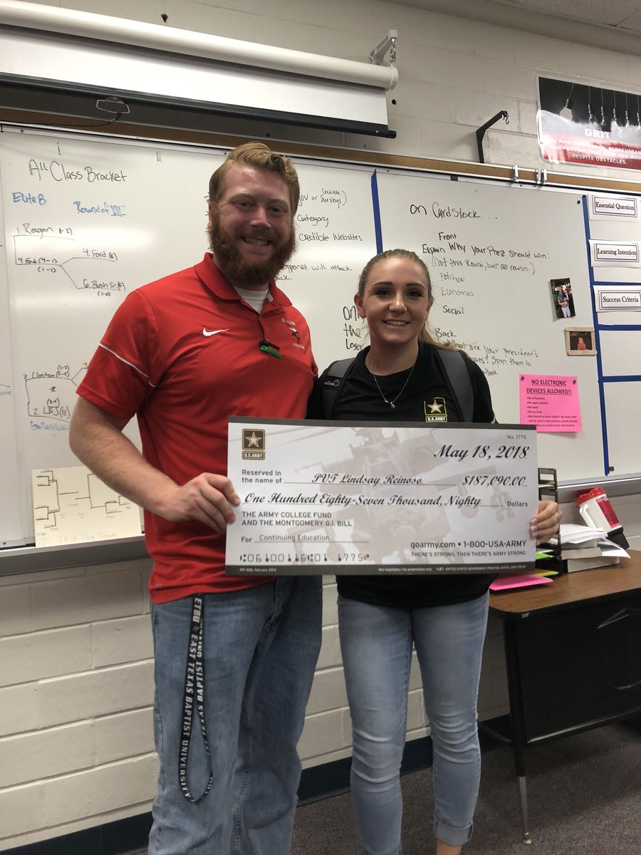 PrincipalMack35's tweet photo. Proud of this girl @LindsayReinoso @LadyVikeSocDHS https://t.co/IVWib5nqxG
