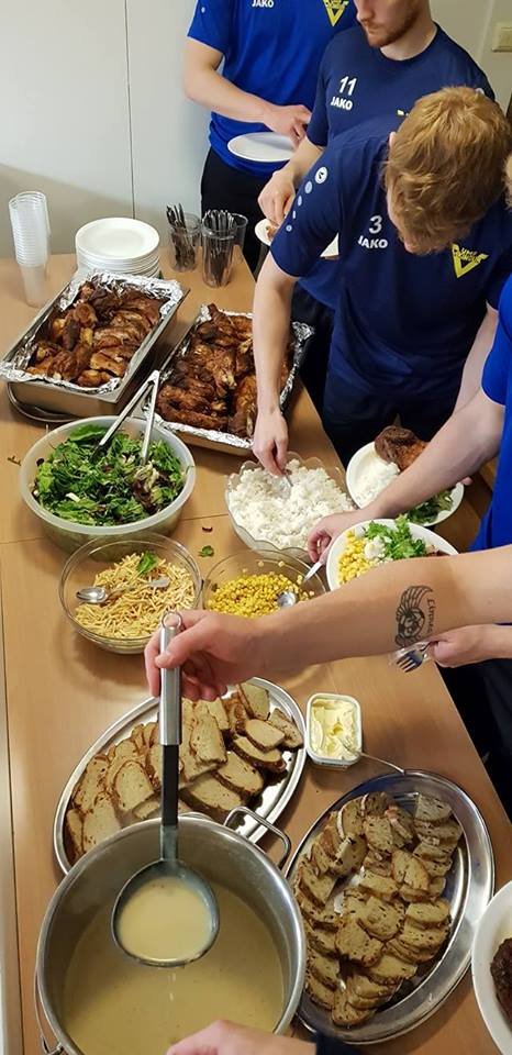 Vikingurol's tweet image. Það þarf jú að borða! #prepp #mættir