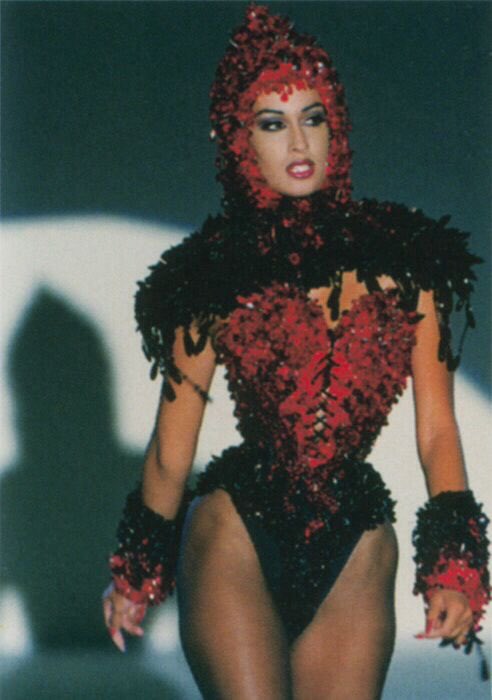 BeccaRBRoyalty's tweet photo. Supermodel Yasmeen Ghauri was slaying the fashion industry in the 90s. https://t.co/52AMmFpsYe