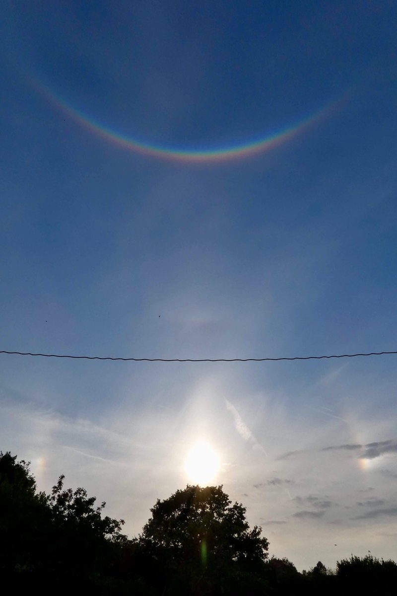 ATDrawsInk's tweet image. A double inverted rainbow sunset hanging high this evening for a bright end to the day. (The lesser rainbow is only just visible above the sun) Google tells me the two flares on each side are called sundogs. @BBCMidsWeather #Derbyshire #weather #meteorology #rainbow #sunset #sky
