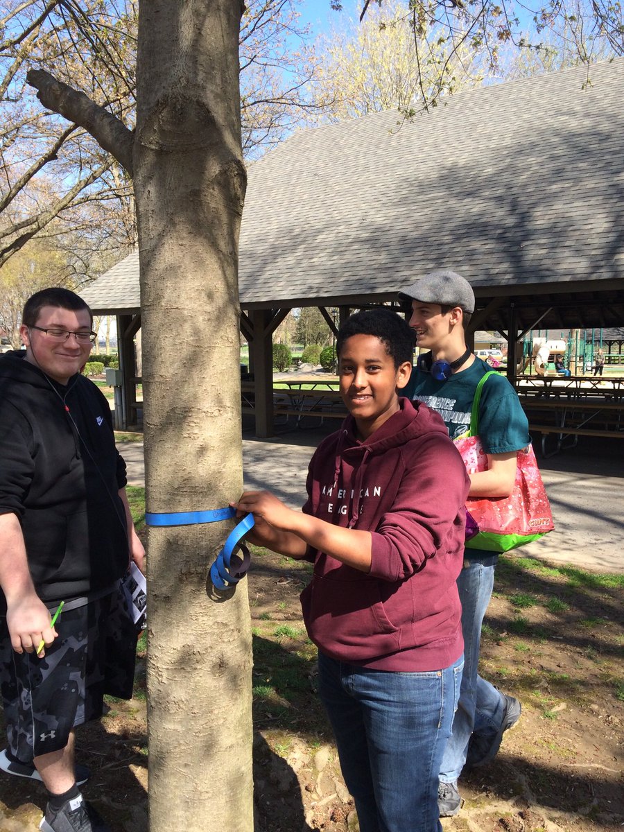 cvmathnerd's tweet photo. Great field trip to Lititz Springs Park!  #handsontrig #geometryinthepark @CVBuckskins https://t.co/4qcOHyIcYL