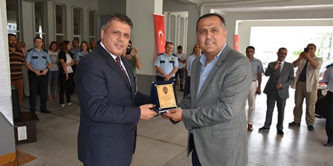 Pomem's tweet photo. Marmaris İlçe Emniyet Müdürlüğü'ne, Güvenlik Hizmetlerini Geliştirme ve Destekleme Derneği tarafından toplam 185 bin lira değerinde 3 araç hibe edildi. 
https://t.co/v9mPUd1Vqx https://t.co/av4DjGzrCq
