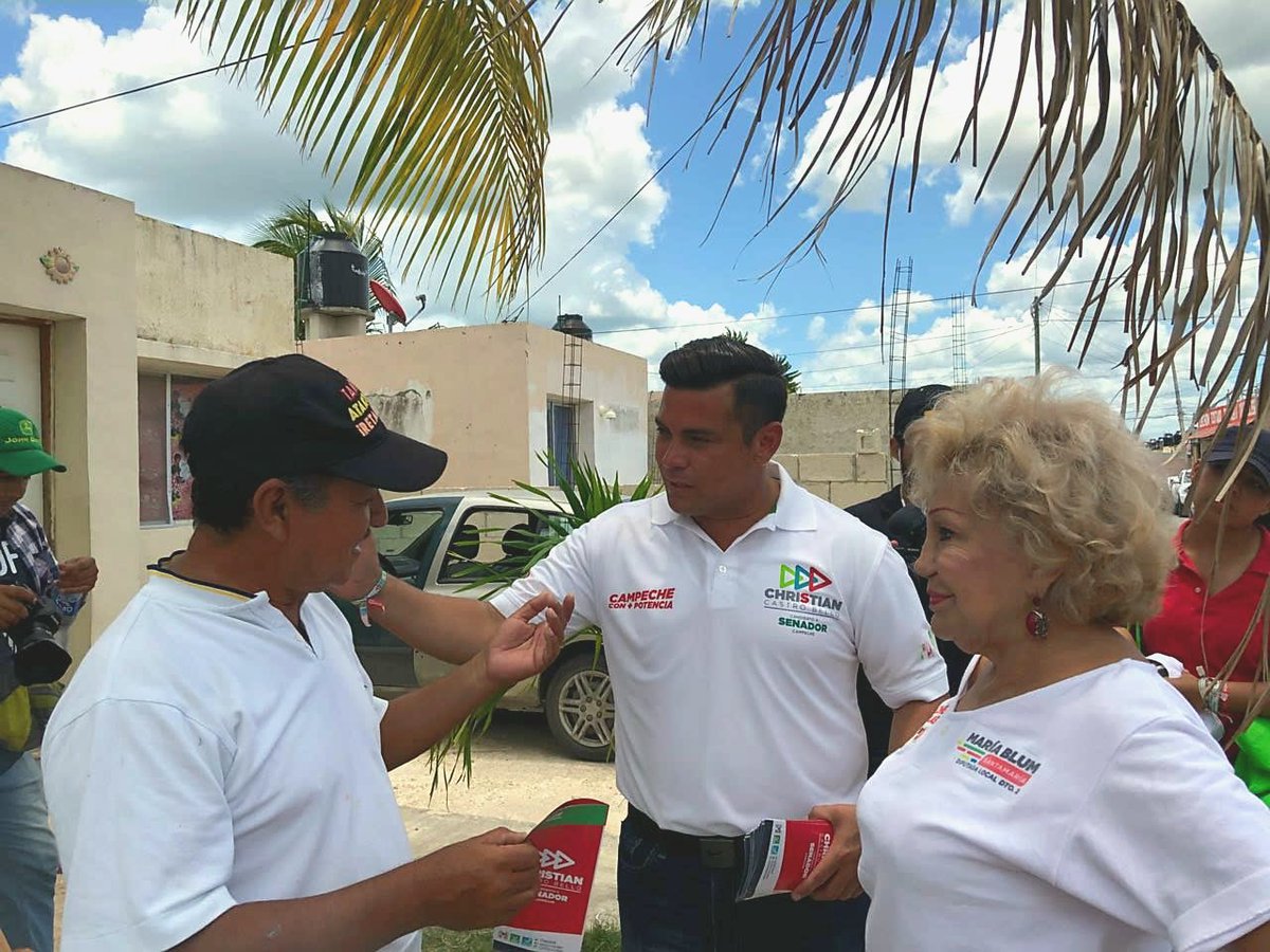 ChrisCastroB's tweet photo. Ahora por la colonia Tula del Distrito II, vamos acompañados de mi amiga María Blum, saludando casa por casa a nuestra gente.
#CampecheConMásPotencia https://t.co/N8Sqw6EnWZ