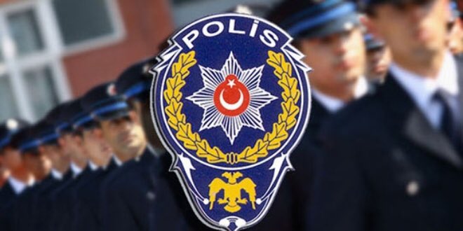 Pomem's tweet photo. Emniyet Genel Müdürlüğü bünyesindeki 13 daire başkanının da bulunduğu 40 üst düzey emniyet müdürü de "güvenlik ataşesi" olarak yurtdışı görevlere atandı.
https://t.co/v9mPUd1Vqx https://t.co/VzuAme6TcF
