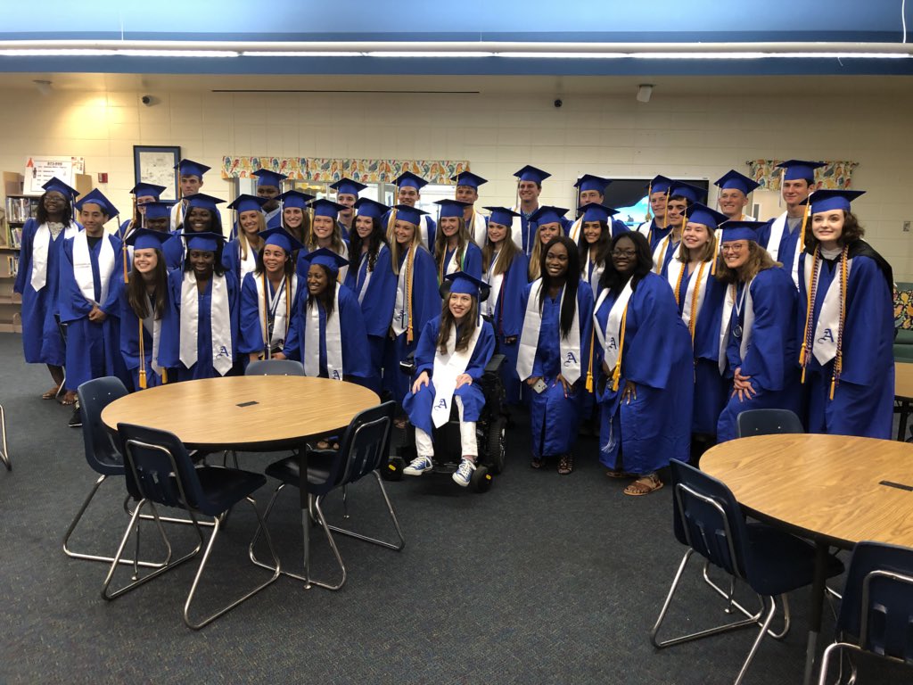 chevronhiggins's tweet photo. Ogletree celebration for 2018 AHS graduates. #CelebrateAuburn #oesallstars https://t.co/4ztTOGLMks