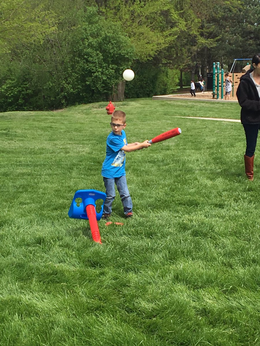 mrsburkec's tweet photo. T-ball in the afternoon with EC! Enjoying learning about sports this week!  #PESpride https://t.co/xX09cpePQG