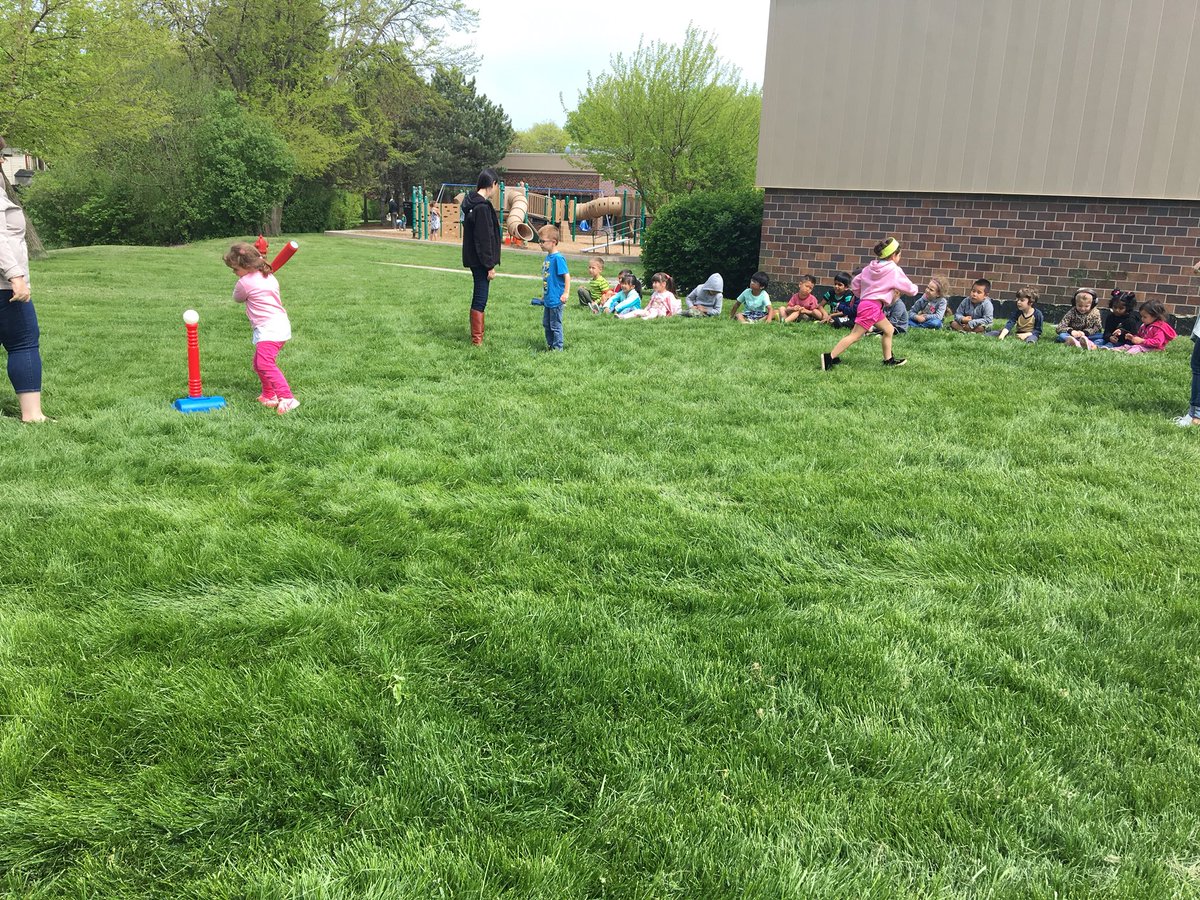 mrsburkec's tweet photo. T-ball in the afternoon with EC! Enjoying learning about sports this week!  #PESpride https://t.co/xX09cpePQG