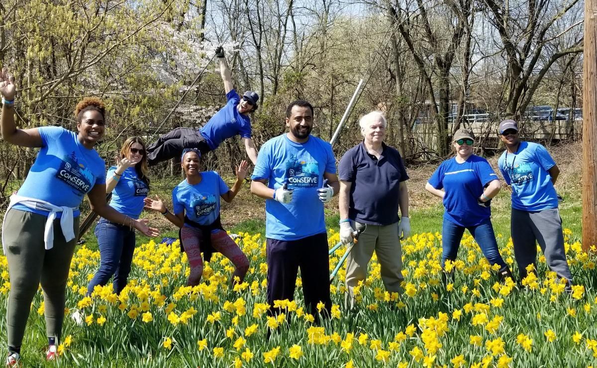 the_sca's tweet photo. Thanks @SouthwestAir for fueling a record-setting #SCAEarthMonth celebration! ❤️

Volunteers:
- Conserved 36,000 sq feet of public green spaces
- Created 6,500+ seed balls to support pollinators
- Planted over 1,500 trees, ﬂowers, and shrubs

Read more: https://t.co/8gesJst22z https://t.co/qvcZXcvaJ2