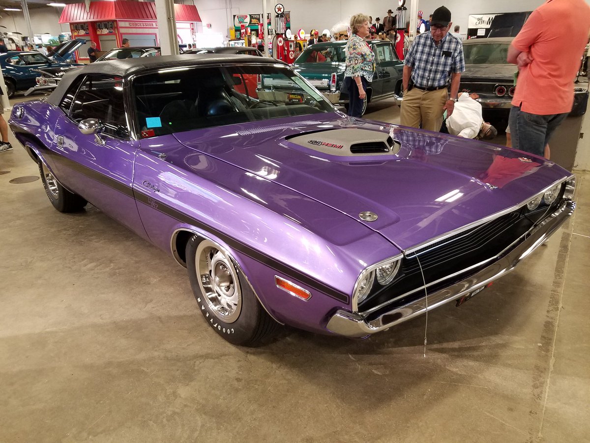 DeanVacX's tweet photo. #Hemi #4spd Convertible Challenger #MecumIndy https://t.co/5sBXlswKNA