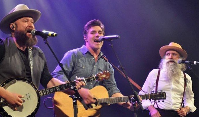 queensplace1's tweet photo. SOON! June 15! Anticipation builds! Get TIX don't miss out on THE CONCERT event to usher in summer! @washboardunion @JBenoitcountry and local Autumn Rae Carver hit the stage and rock our world! #liverpoolrocks #countrymusicrules Doors 6PM, Concert starts 730PM! @Ticketpro_Ca https://t.co/nhxWRug8YZ